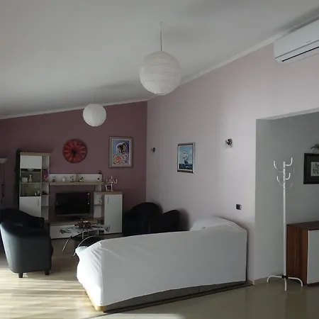 Selina Apartment *