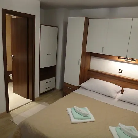 Selina Apartment *